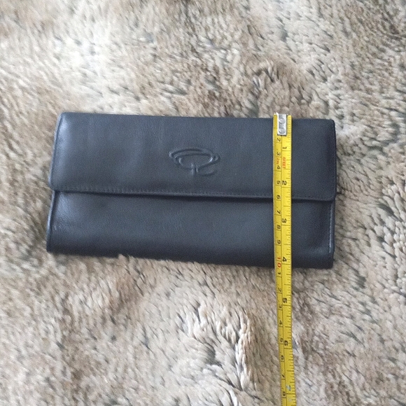 Oscar De La Renta wallet - Picture 17 of 17